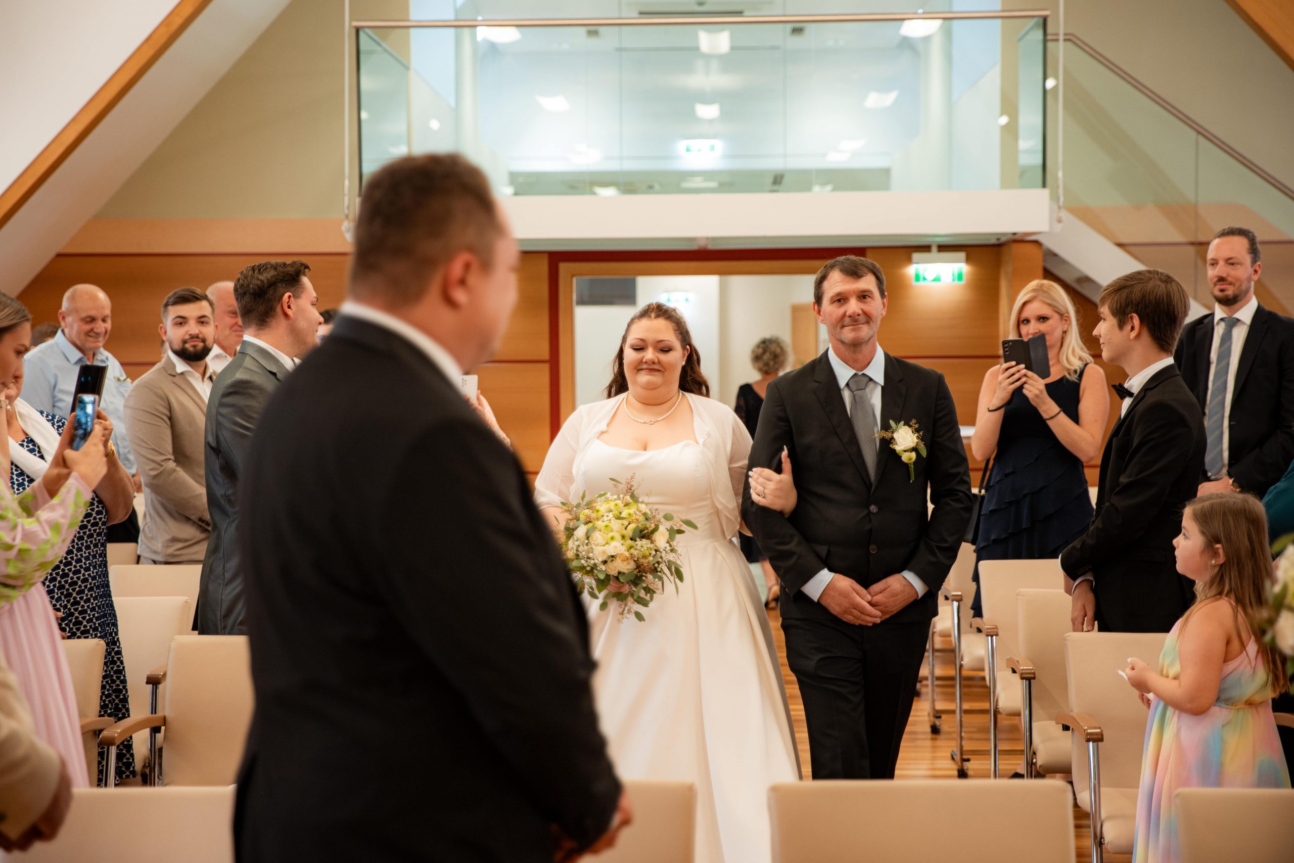 IMG_3198-min Braut wird zum Altar begleitet